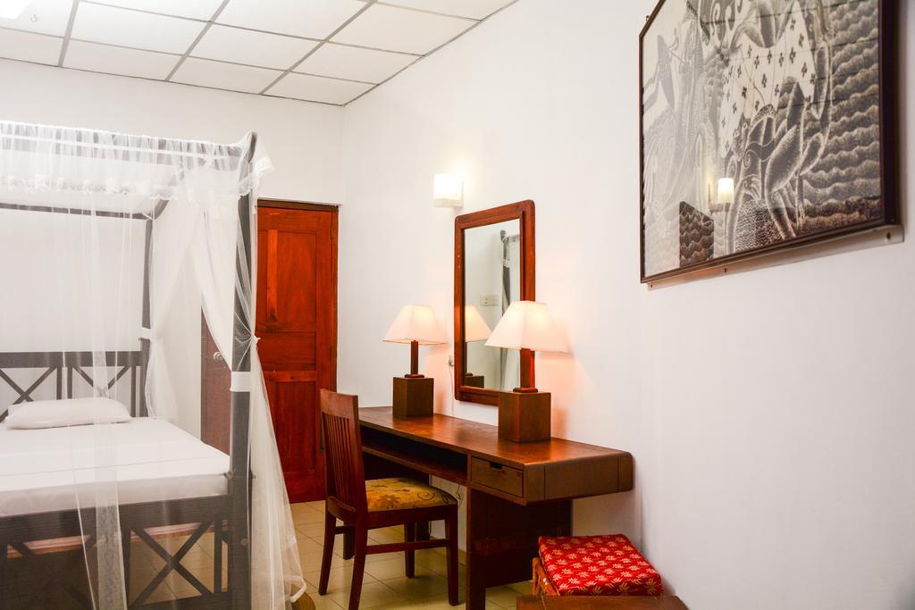 Ykd Tourist Rest Hikkaduwa Hotel ภายนอก รูปภาพ