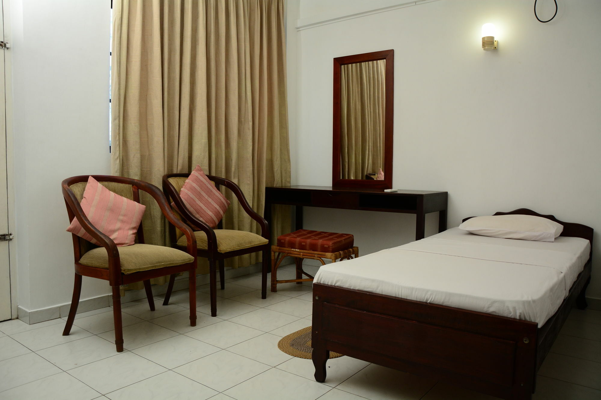 Ykd Tourist Rest Hikkaduwa Hotel ภายนอก รูปภาพ